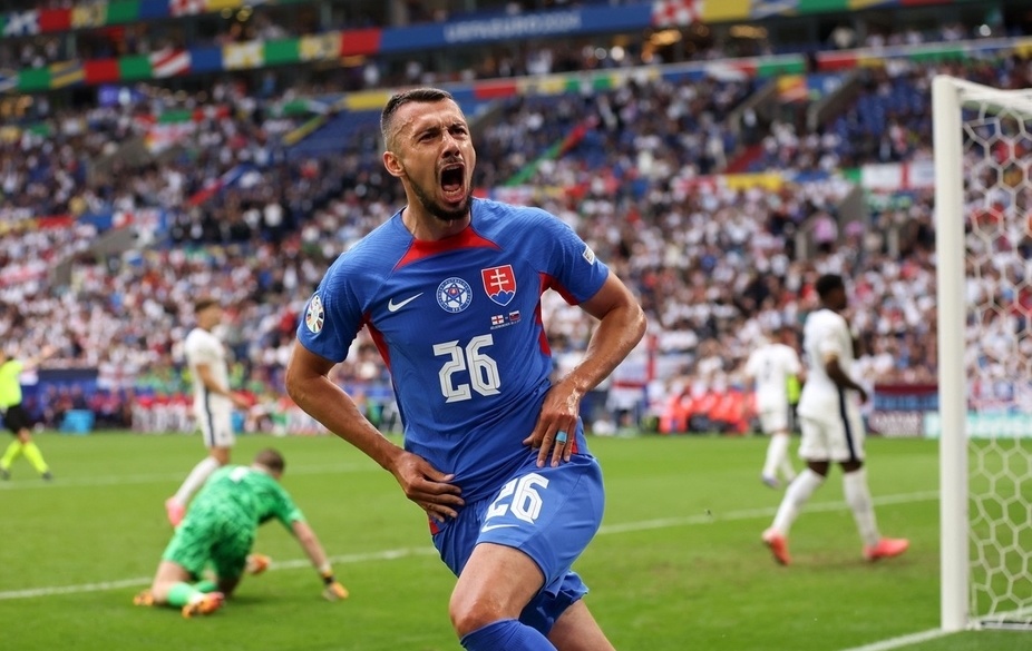 中东球队惊险晋级，夺取胜利